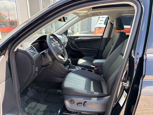 Certified 2023 Volkswagen Tiguan SE w/ Panoramic Sunroof Package AWD/4WD image 11