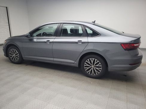 Used 2021 Volkswagen Jetta SE w/ SE Cold Weather Package FWD image 3