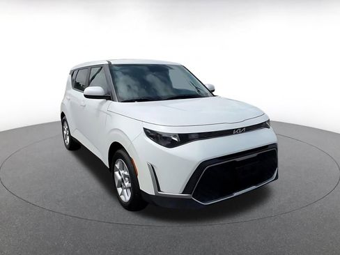 Used 2025 Kia Soul LX w/ LX Technology Package FWD image 3