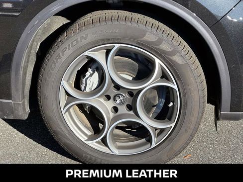 Used 2022 Alfa Romeo Stelvio Ti image 9