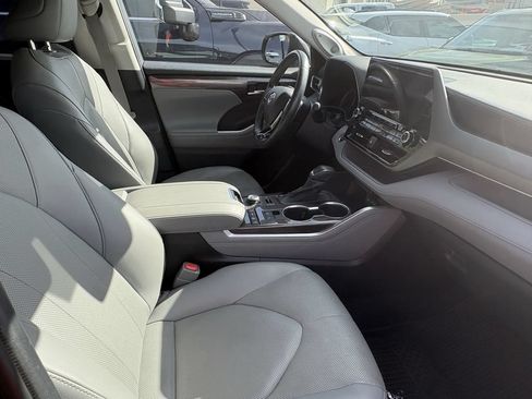 Used 2021 Toyota Highlander Limited AWD/4WD image 7