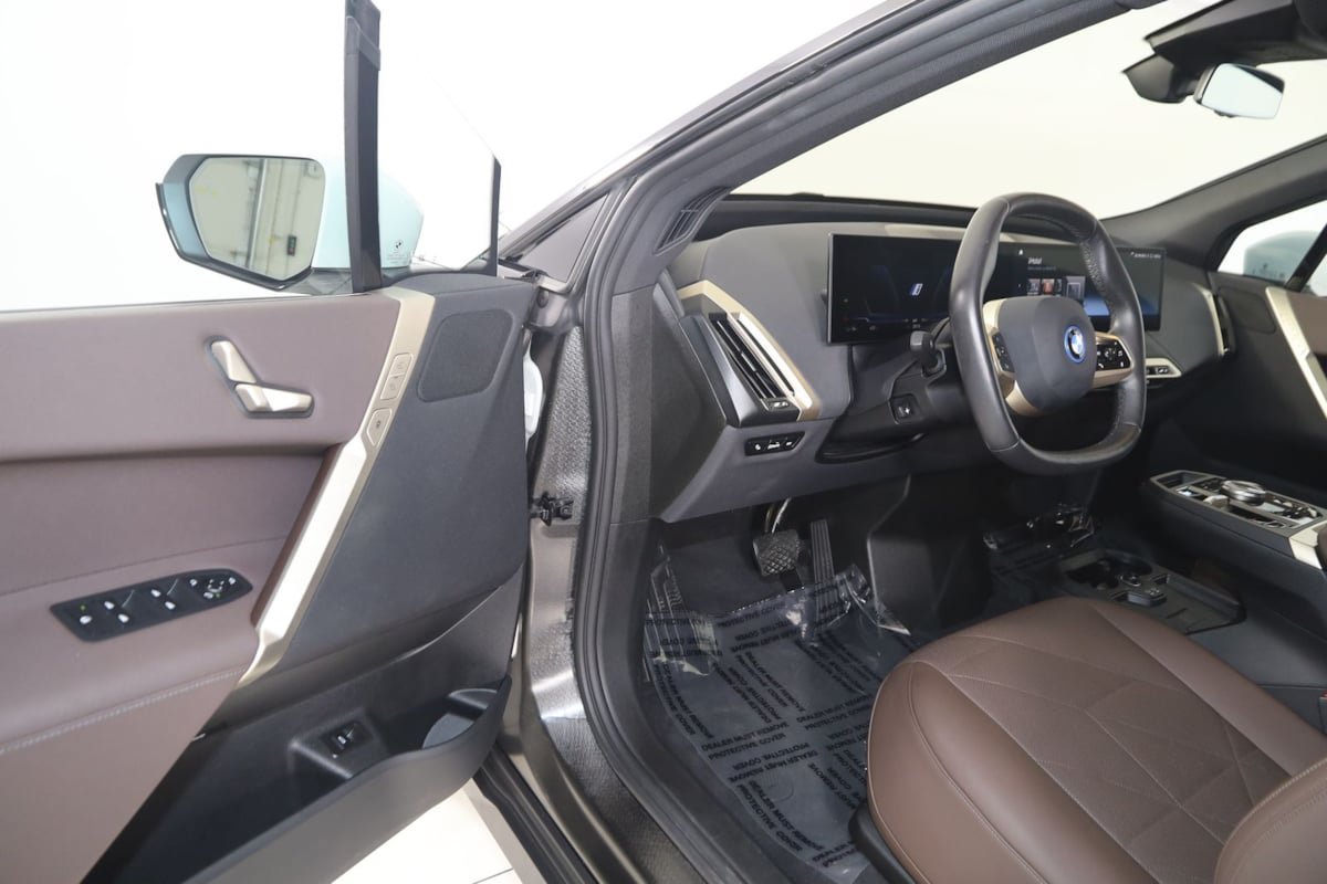 Used 2023 BMW iX xDrive50 AWD/4WD image 54