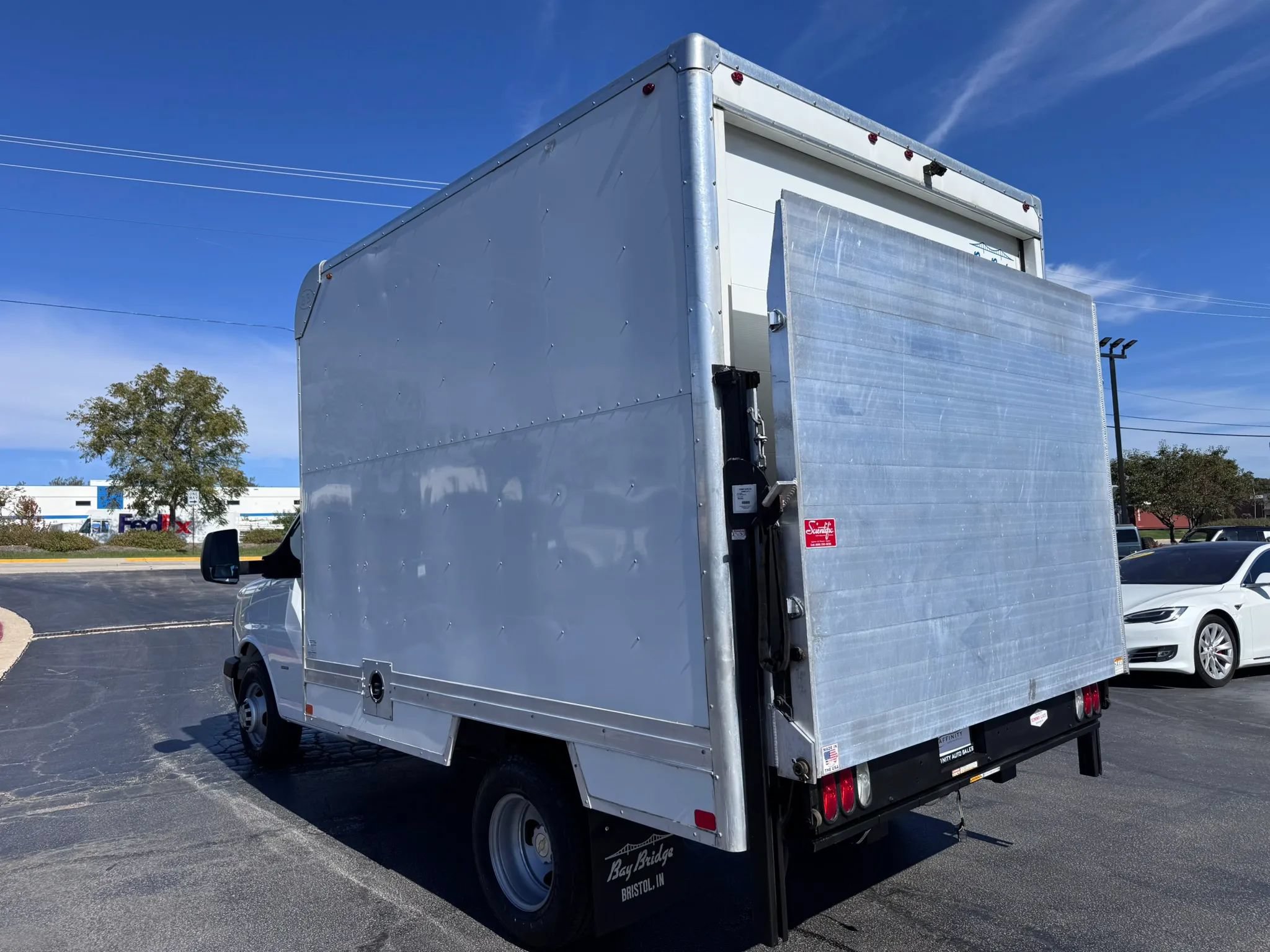 Used 2018 Chevrolet Express 3500 w/ Power Convenience Package RWD image 5