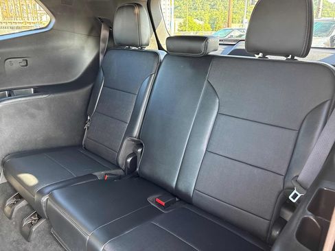 Used 2025 Buick Enclave Preferred AWD/4WD image 24