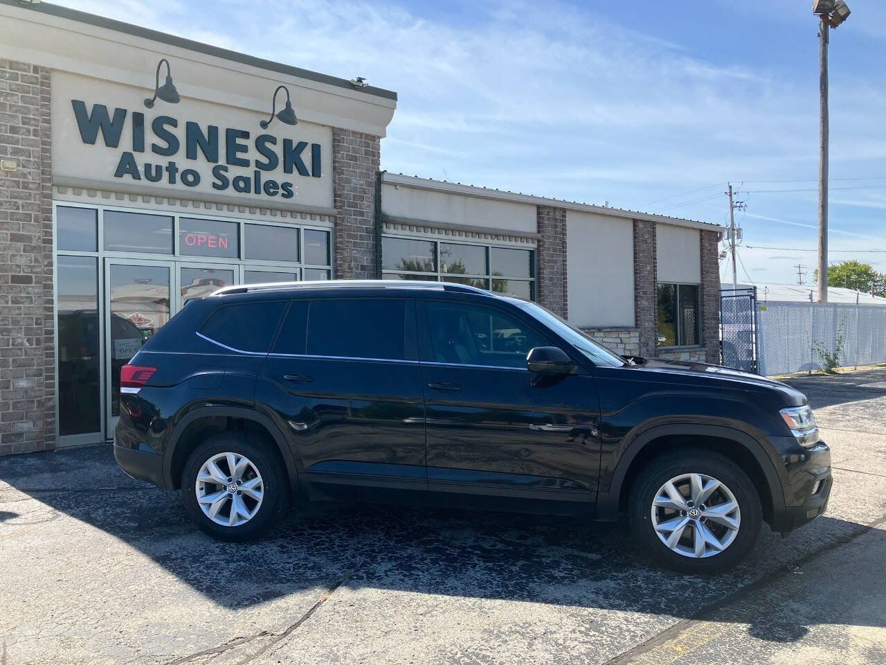 Used 2019 Volkswagen Atlas SE w/ Towing Package AWD/4WD image 2
