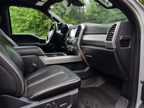 Used 2019 Ford F250 Platinum w/ Platinum Ultimate Package AWD/4WD image 31