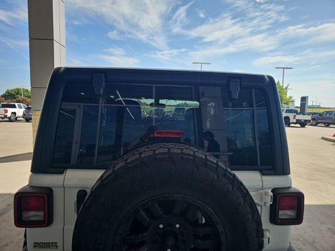 Used 2019 Jeep Wrangler Sport AWD/4WD image 13