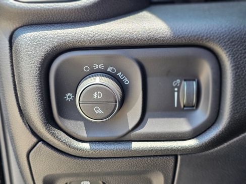 New 2026 RAM 1500 Express AWD/4WD image 17