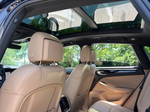 Certified 2025 Porsche Macan AWD/4WD image 25