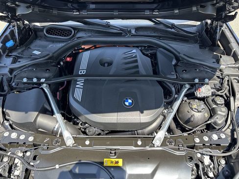 Used 2026 BMW 750e xDrive AWD/4WD image 18