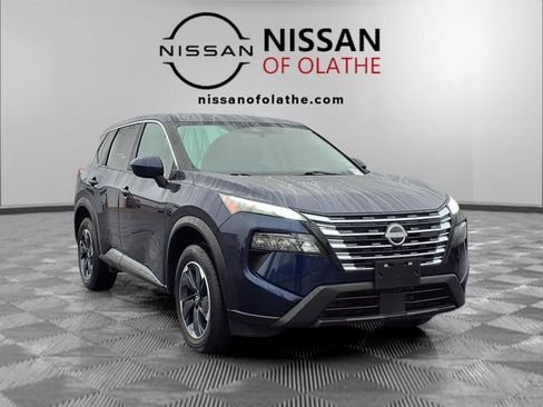 Certified 2025 Nissan Rogue SV image 32