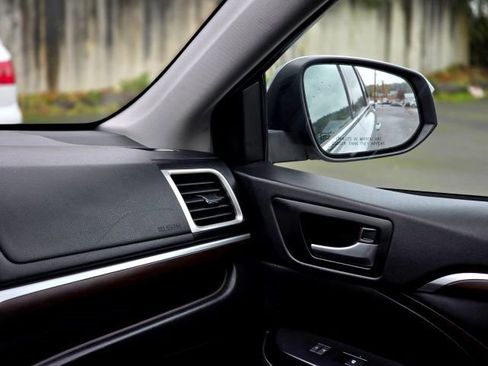 Used 2016 Toyota Highlander Limited Platinum image 22