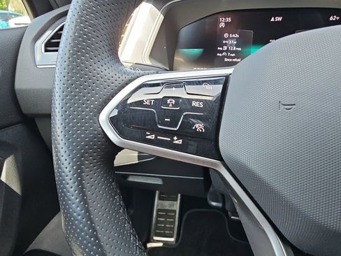 Certified 2023 Volkswagen Tiguan SE R-Line FWD image 18