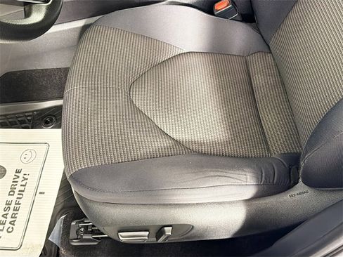 Used 2023 Toyota Highlander L image 18