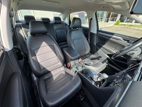 Used 2018 Volkswagen Passat 2.0T R-Line FWD image 18