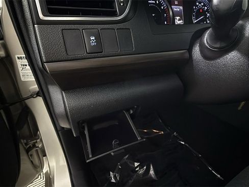 Used 2017 Toyota Camry XLE image 26