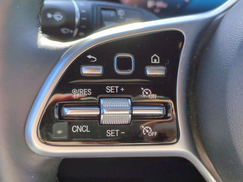 Used 2020 Mercedes-Benz GLC 300 4MATIC image 18