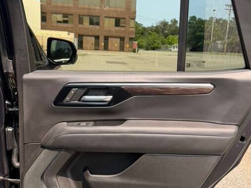 Used 2025 Chevrolet Tahoe LT RWD image 22