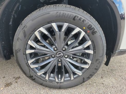 New 2026 Nissan Rogue Platinum image 9