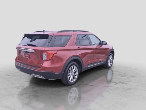 Used 2021 Ford Explorer XLT w/ Equipment Group 202A AWD/4WD image 8