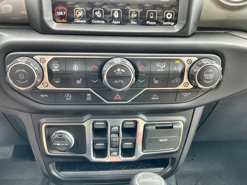 Used 2022 Jeep Gladiator Overland w/ Cold Weather Group AWD/4WD image 26