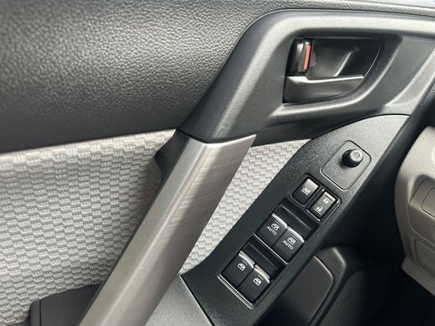 Used 2018 Subaru Forester 2.5i w/ Alloy Wheel Package image 11