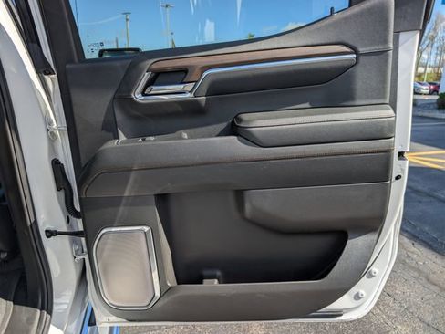 Used 2024 Chevrolet Silverado 1500 High Country w/ High Country Premium Package AWD/4WD image 18