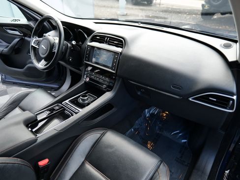 Used 2018 Jaguar F-PACE Prestige image 35