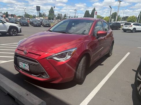 Used 2020 Toyota Yaris XLE FWD image 2