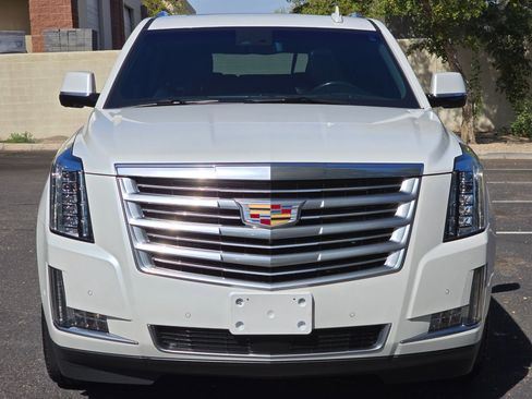 Used 2018 Cadillac Escalade ESV Platinum image 3