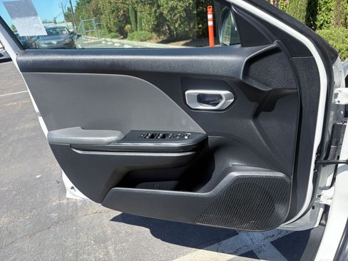 Used 2025 Kia K4 FWD image 18