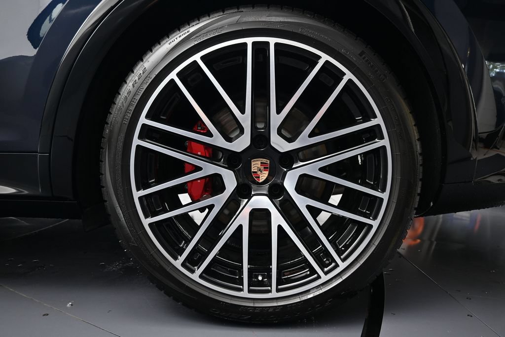 Certified 2026 Porsche Cayenne GTS AWD/4WD image 44