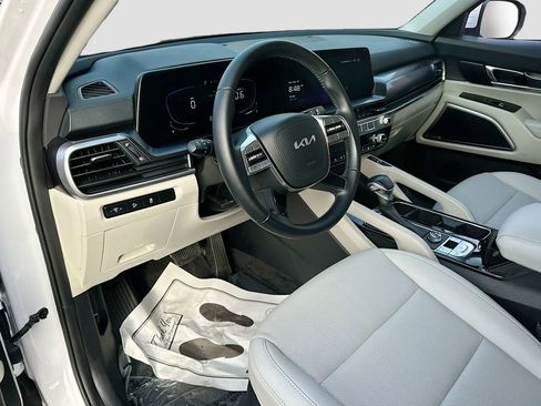 Used 2024 Kia Telluride S image 9