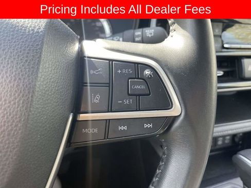 Used 2024 Toyota Highlander LE AWD/4WD image 26