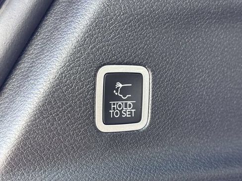 New 2027 Chrysler Pacifica Select FWD image 39