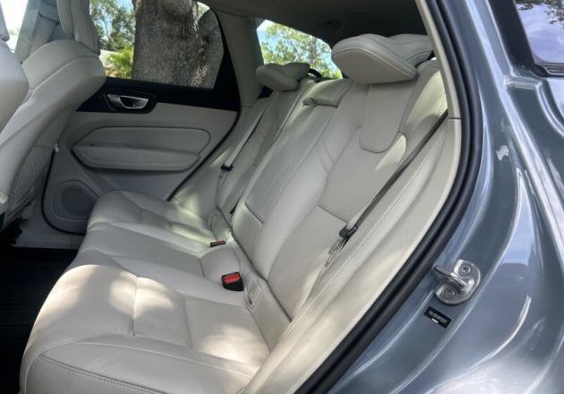 Used 2024 Volvo XC60 B5 Plus w/ Protection Package Premier AWD/4WD image 6