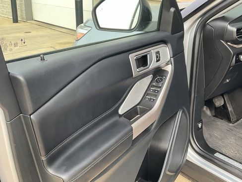 Used 2023 Ford Explorer Limited w/ Limited Technology Package image 8