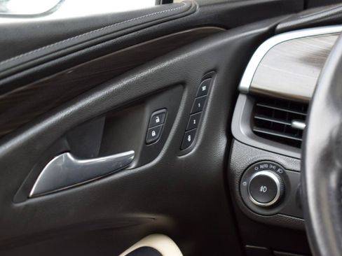 Used 2020 Buick Envision Essence w/ Experience Buick Package FWD image 19