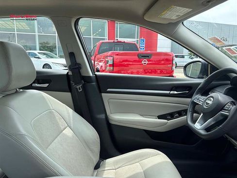 Used 2025 Nissan Altima 2.5 SL AWD/4WD image 9