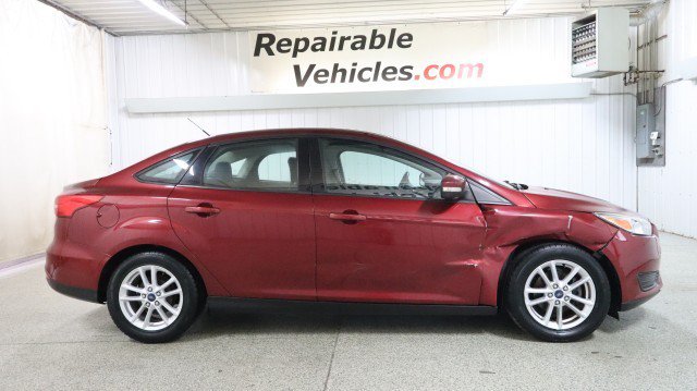 Used 2016 Ford Focus SE w/ SE Cold Weather Package FWD image 4