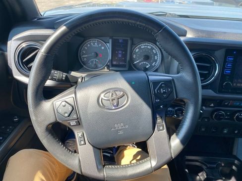 Used 2018 Toyota Tacoma TRD Sport w/ Technology Package AWD/4WD image 11