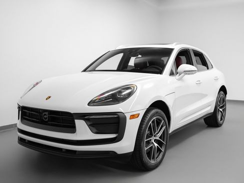 Used 2025 Porsche Macan image 6