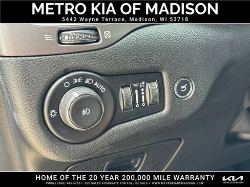 Used 2022 Jeep Cherokee Limited AWD/4WD image 13