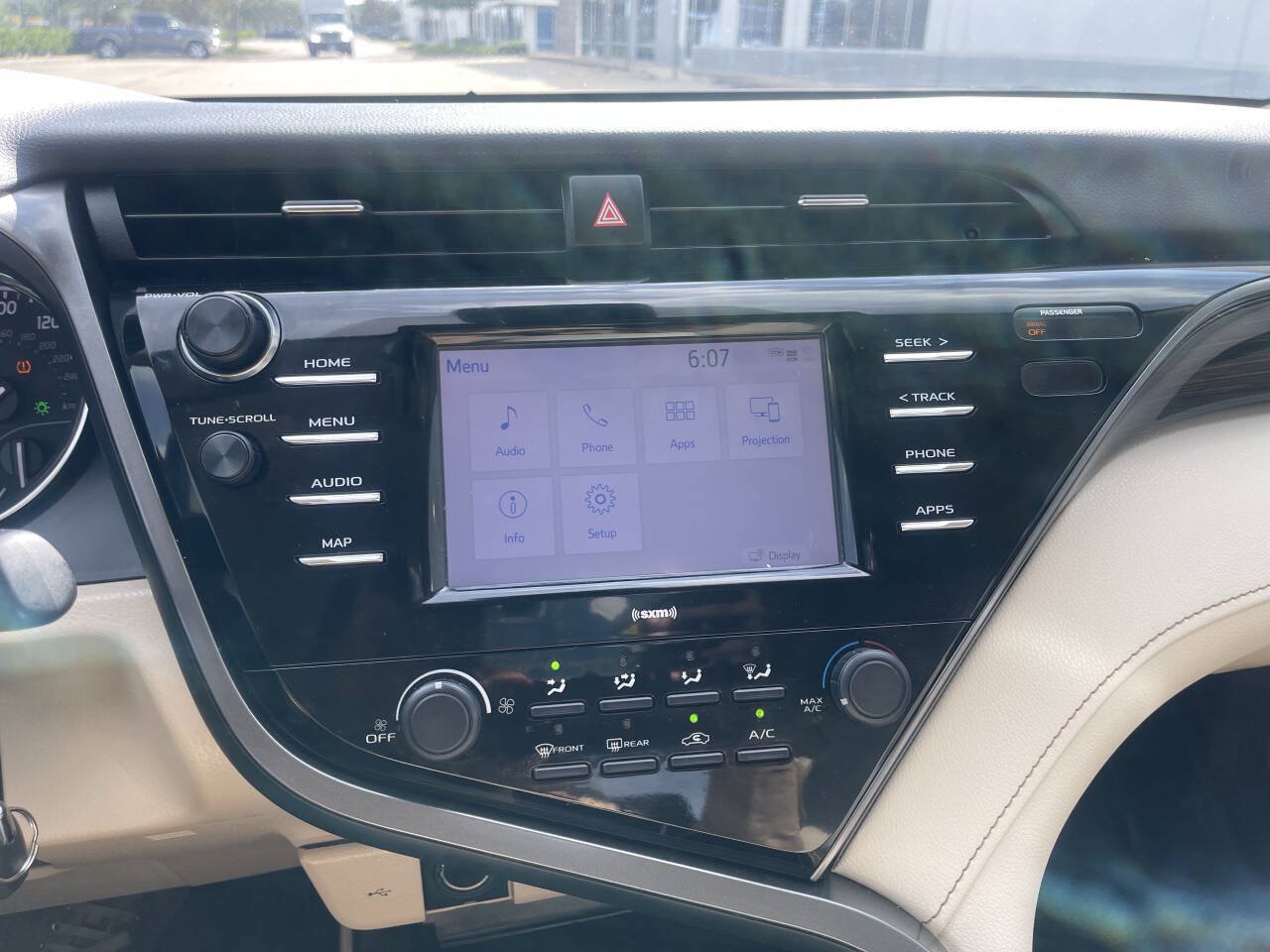 Used 2020 Toyota Camry LE FWD image 15