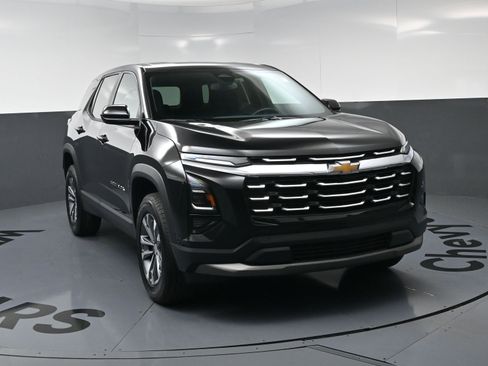 Used 2026 Chevrolet Equinox LT FWD image 3