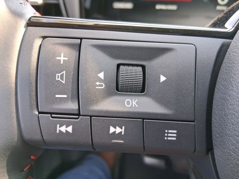 New 2026 Nissan Kicks SR image 10