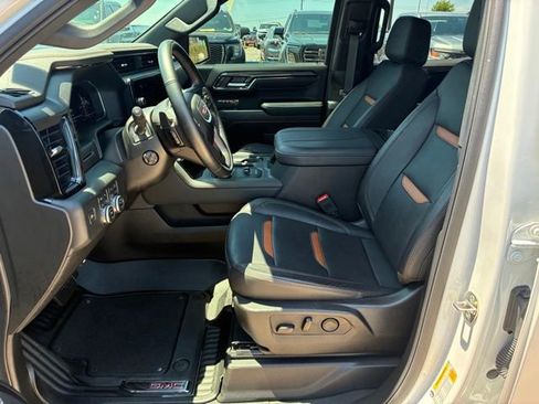 Used 2024 GMC Sierra 1500 AT4 w/ AT4 Premium Package AWD/4WD image 9