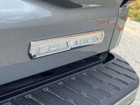 Used 2025 GMC Sierra 1500 Elevation image 9