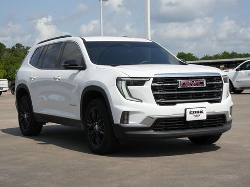 Used 2026 GMC Acadia Elevation w/ Elevation Premium Package FWD image 2