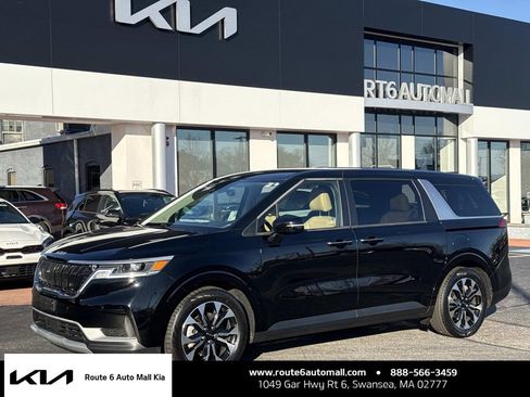 Used 2023 Kia Carnival EX image 1